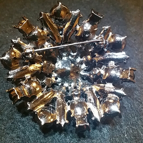 Brooch - Picture 3 of 3